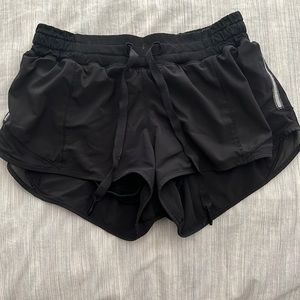 Lulu lemon 2.5 tie hotty hot shorts